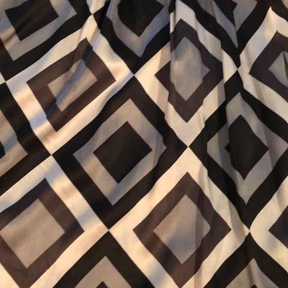 Fun geometric print dress - Picture 3 of 4